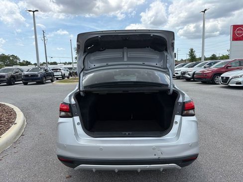Used 2020 Nissan Versa SV FWD image 9
