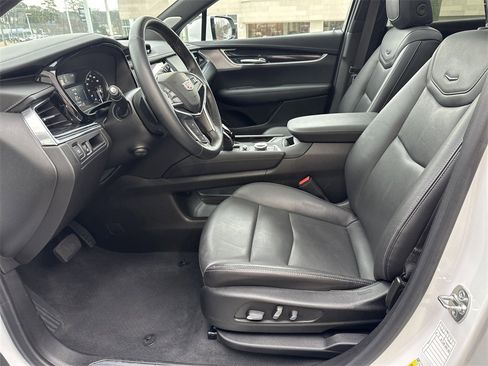 Used 2025 Cadillac XT5 Premium Luxury image 9