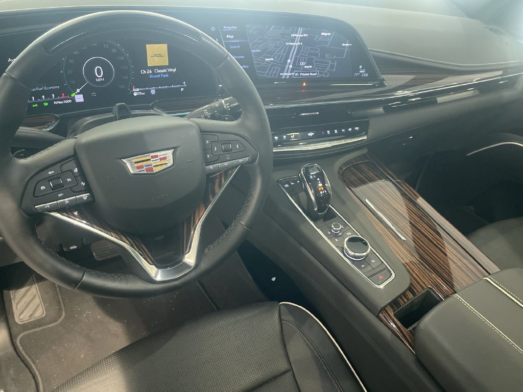 Used 2024 Cadillac Escalade Premium Luxury AWD/4WD image 8