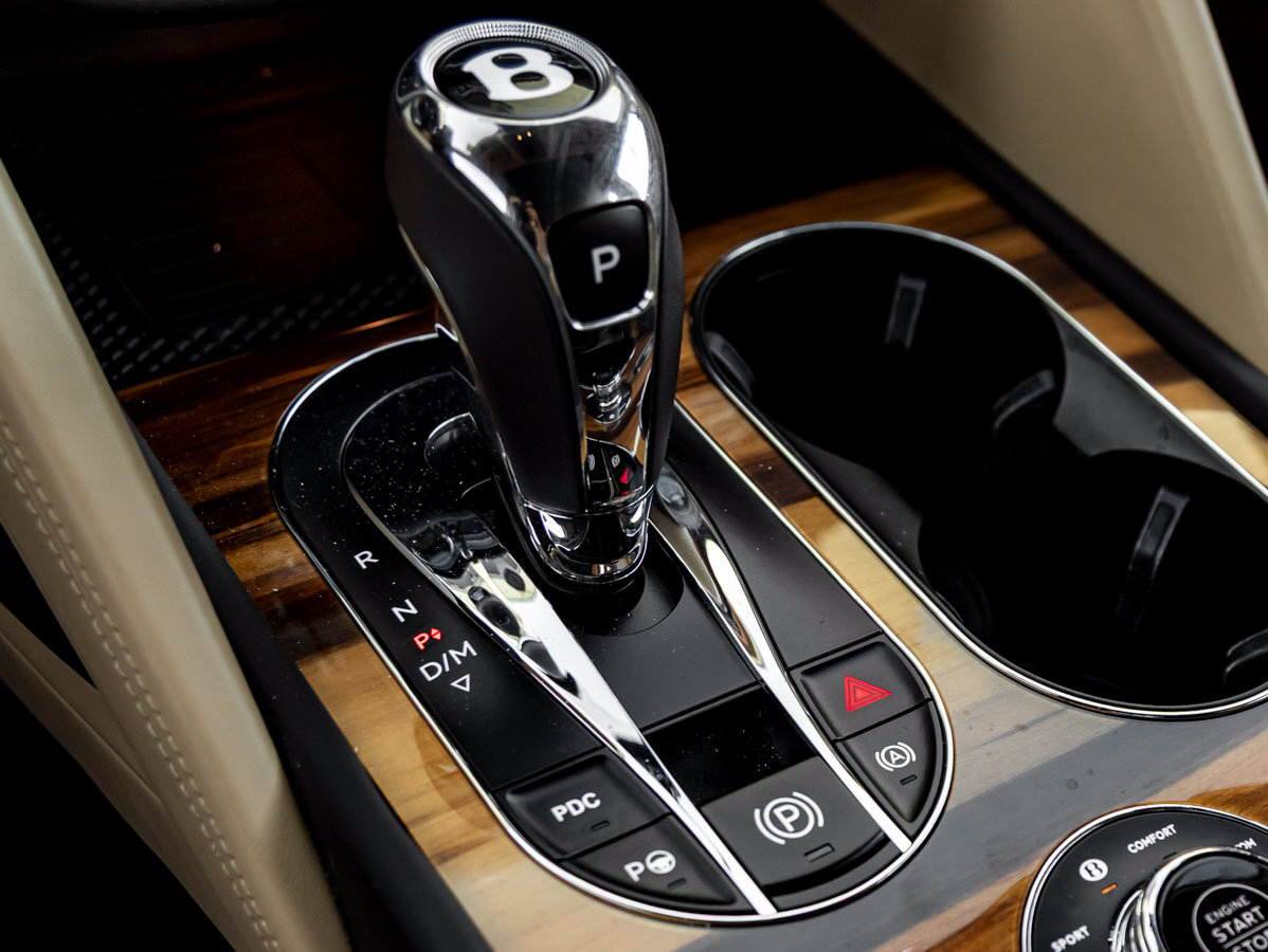 Used 2023 Bentley Bentayga AWD/4WD image 29