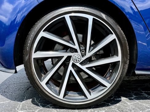 Used 2018 Volkswagen Golf R 4-Door AWD/4WD image 34