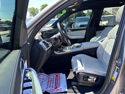 Used 2023 BMW X7 xDrive40i w/ M Sport Package AWD/4WD image 12