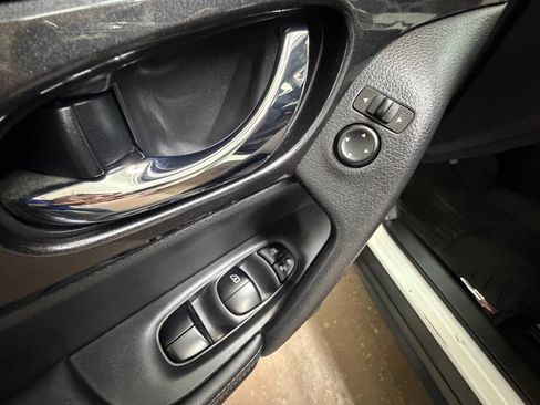 Used 2018 Nissan Rogue S AWD/4WD image 14