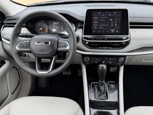 Used 2022 Jeep Compass Latitude w/ Sun and Sound Group FWD image 13