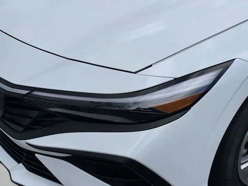 New 2026 Hyundai Elantra SE FWD image 33