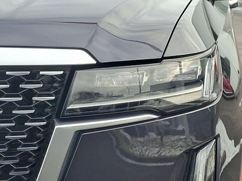 Used 2023 Cadillac Escalade ESV Premium Luxury image 9