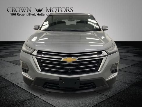 Used 2023 Chevrolet Traverse LT w/ LT Premium Package AWD/4WD image 2