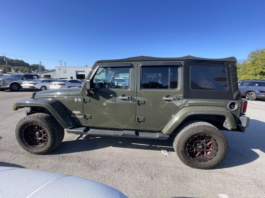 Used 2015 Jeep Wrangler Unlimited Sahara w/ Dual Top Group AWD/4WD image 5