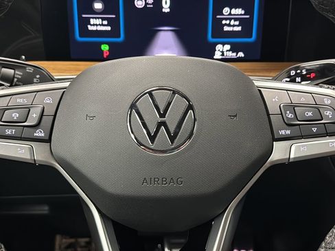 Used 2025 Volkswagen Tiguan SEL R-Line AWD/4WD image 16