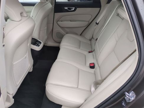 Used 2022 Volvo XC60 B5 Inscription w/ Advanced Package image 17