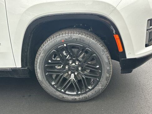 New 2026 Jeep Grand Wagoneer L Limited AWD/4WD image 13