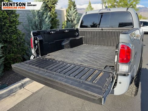 Used 2020 Toyota Tacoma TRD Off-Road w/ Technology Package AWD/4WD image 34