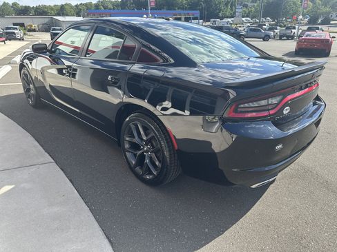 Used 2022 Dodge Charger SXT w/ Blacktop Package RWD image 6