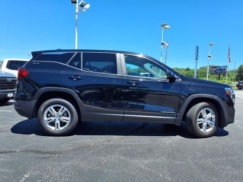 Used 2024 GMC Terrain SLE AWD/4WD image 33