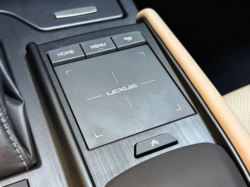 Used 2020 Lexus ES 300h w/ Premium Package image 31