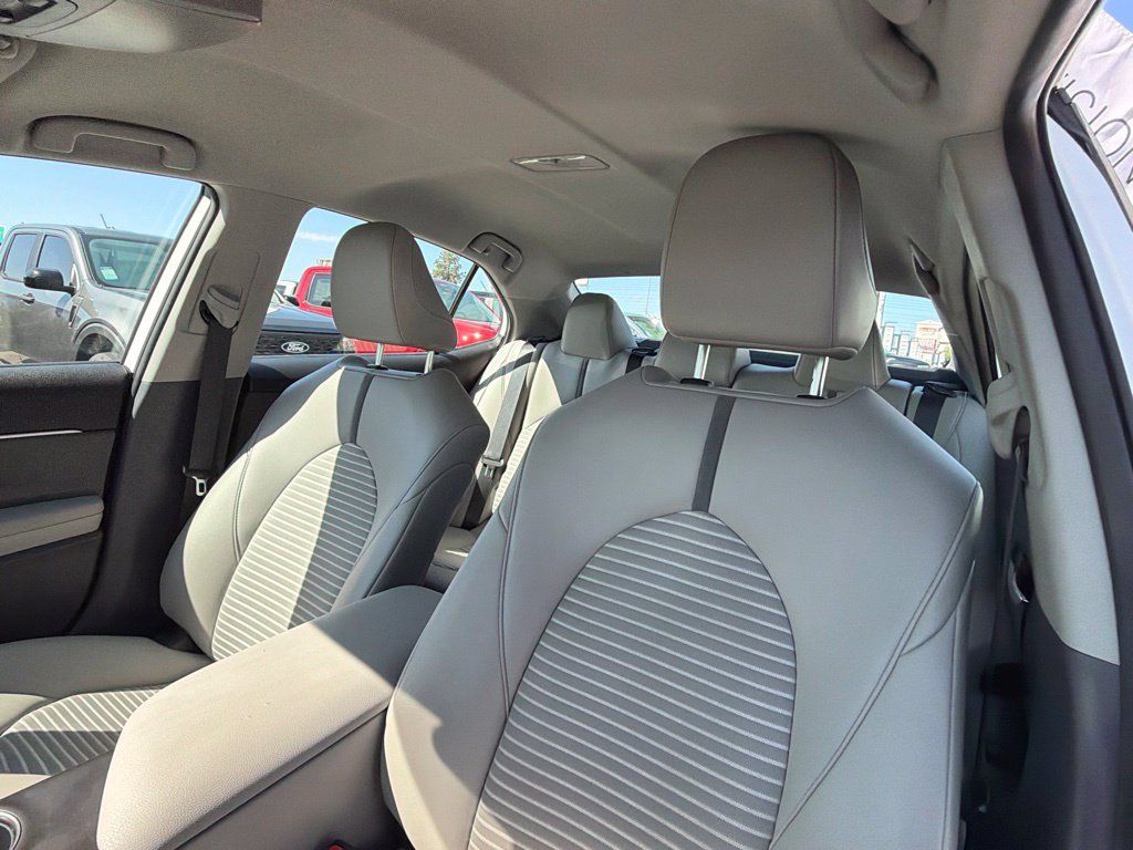 Used 2024 Toyota Camry SE AWD/4WD image 25