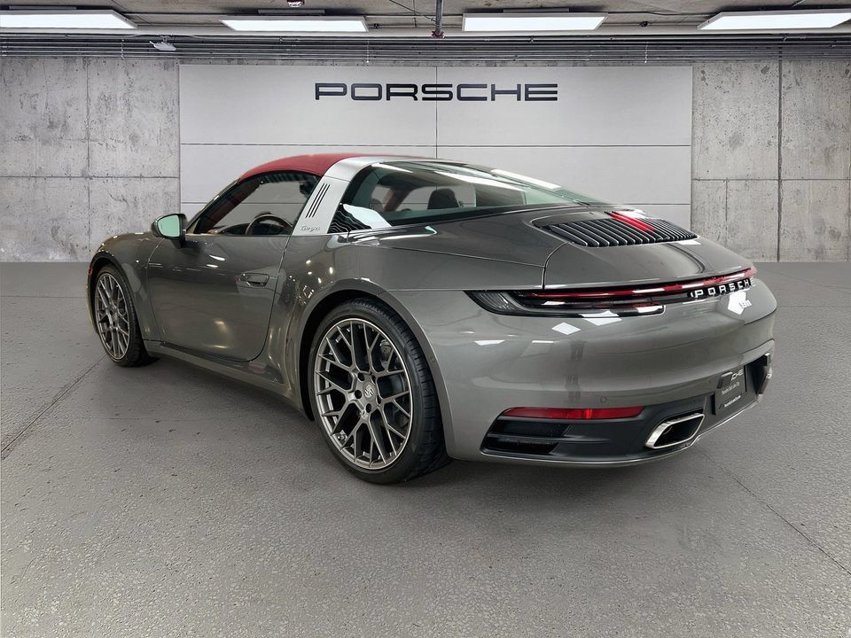 Certified 2024 Porsche 911 Targa 4 AWD/4WD image 3
