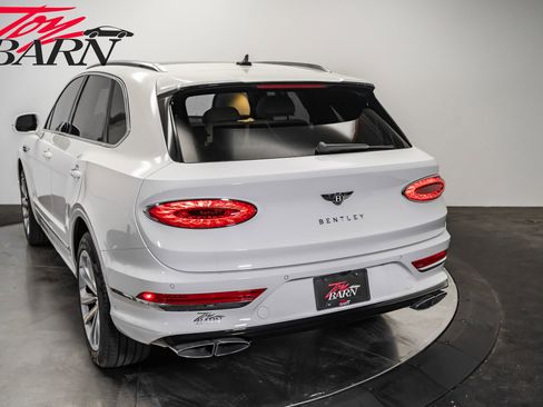 Used 2021 Bentley Bentayga image 11