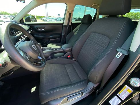 Used 2023 Honda HR-V LX image 11