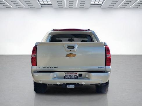 Used 2012 Chevrolet Avalanche LTZ RWD image 5