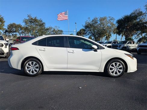 Used 2023 Toyota Corolla LE image 3