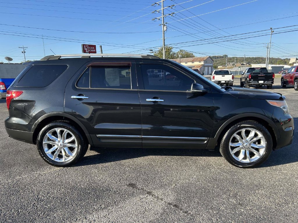 Used 2013 Ford Explorer XLT FWD image 2