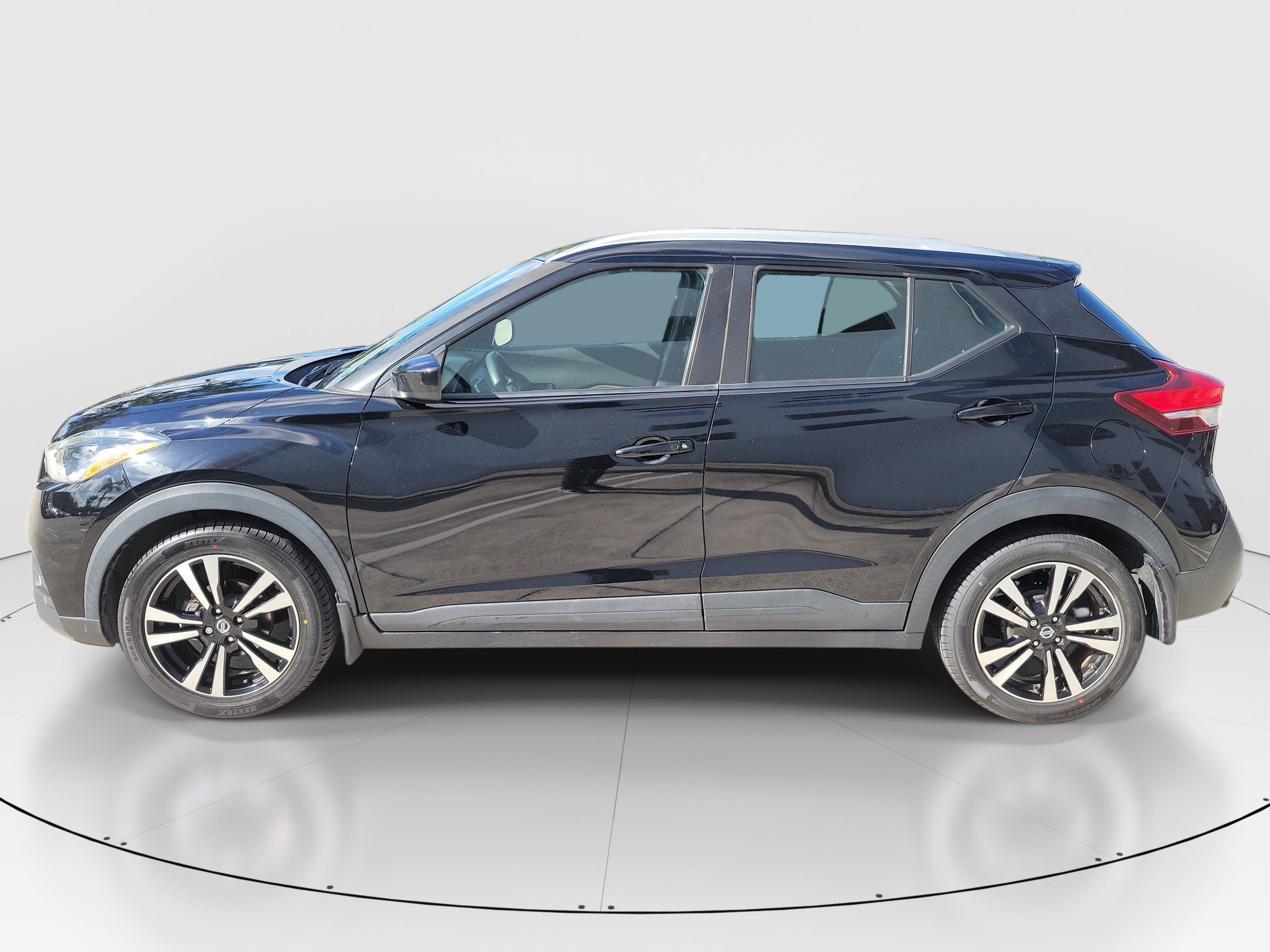 Used 2020 Nissan Kicks SV FWD image 4