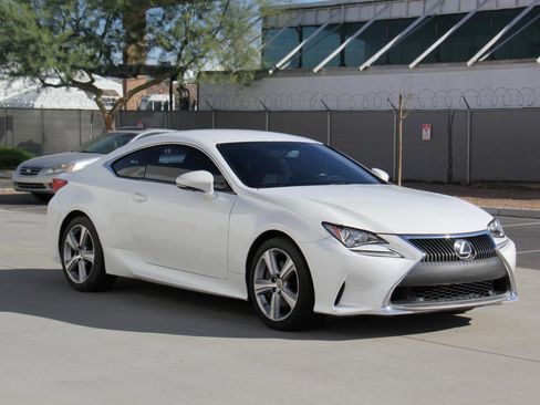 Used 2016 Lexus RC 200t image 3