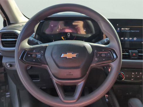 Used 2025 Chevrolet TrailBlazer LT FWD image 24