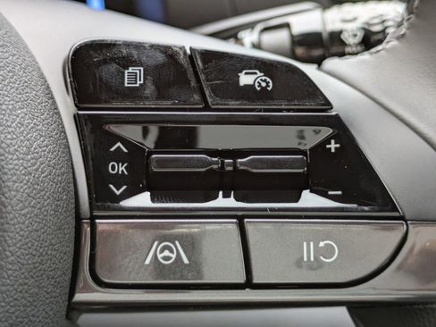 Certified 2025 Hyundai Elantra SEL FWD image 20