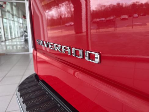Used 2024 Chevrolet Silverado 1500 LT AWD/4WD image 8