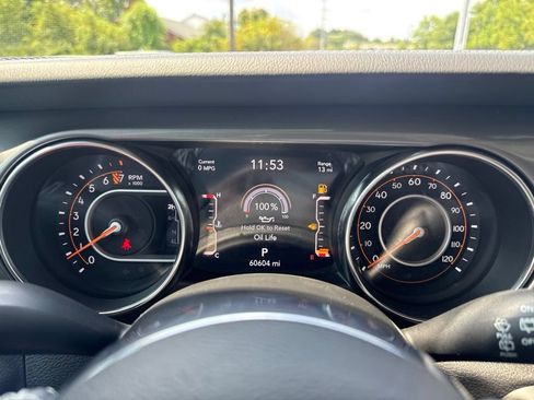 Used 2022 Jeep Wrangler Unlimited Sahara w/ LED Lighting Group AWD/4WD image 15