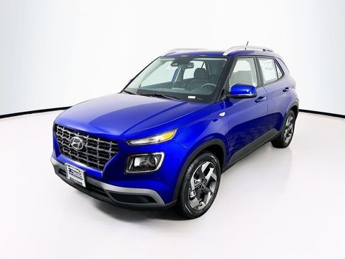 Certified 2025 Hyundai Venue SEL image 5