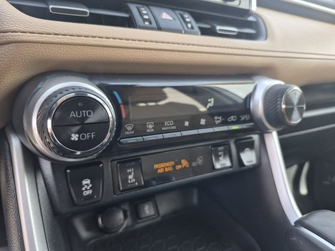 Used 2020 Toyota RAV4 XLE Premium image 25