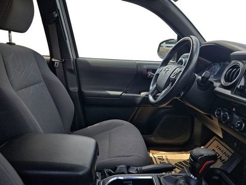 Used 2019 Toyota Tacoma TRD Sport AWD/4WD image 15