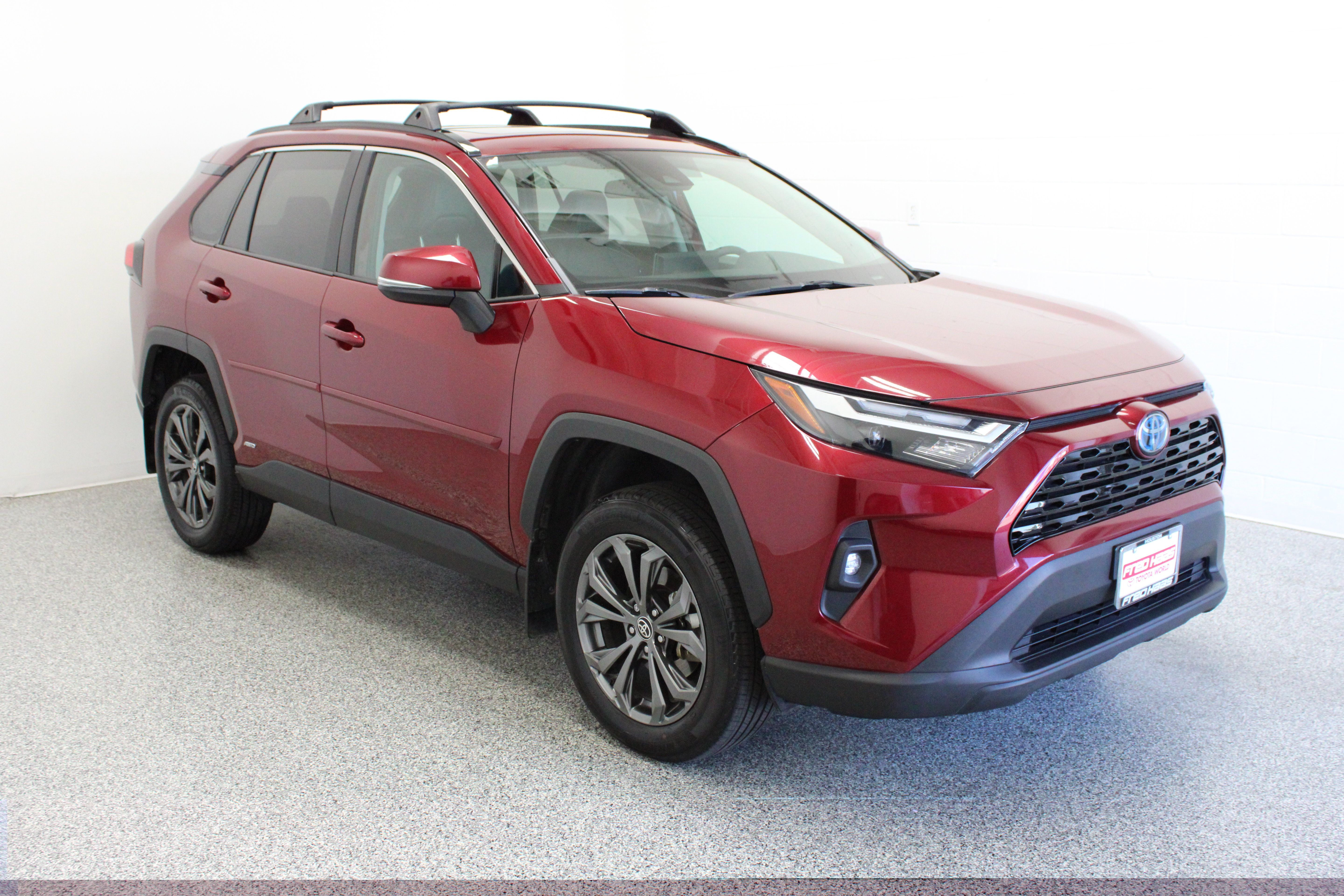 Used 2023 Toyota RAV4 XLE Premium AWD/4WD image 4