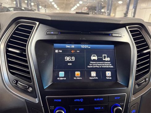 Used 2017 Hyundai Santa Fe SE image 19