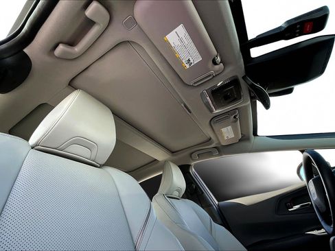 Used 2024 Toyota Prius XLE image 27