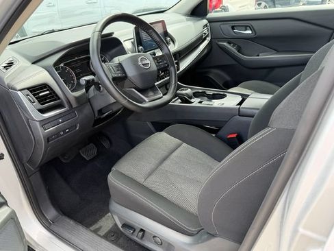 Used 2025 Nissan Rogue SV FWD image 10