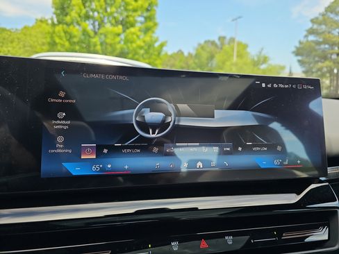 New 2026 BMW 530i xDrive w/ M Sport Package AWD/4WD image 23