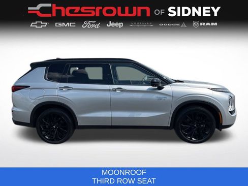 Used 2025 Mitsubishi Outlander 4WD Plug-In Hybrid image 4