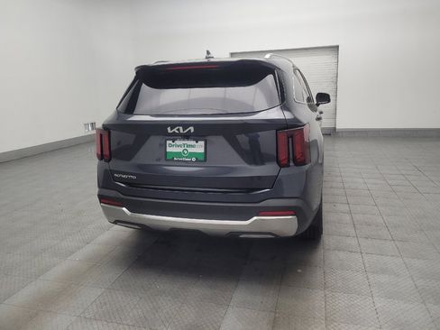 Used 2024 Kia Sorento S w/ Panoramic Sunroof Package image 7