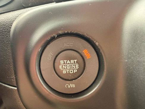 Used 2022 Jeep Gladiator Sport AWD/4WD image 18