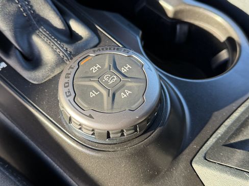 Certified 2021 Ford Bronco Outer Banks w/ Sasquatch Package image 17