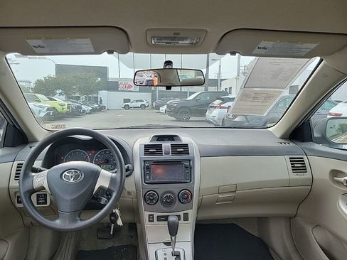 Used 2013 Toyota Corolla LE image 12