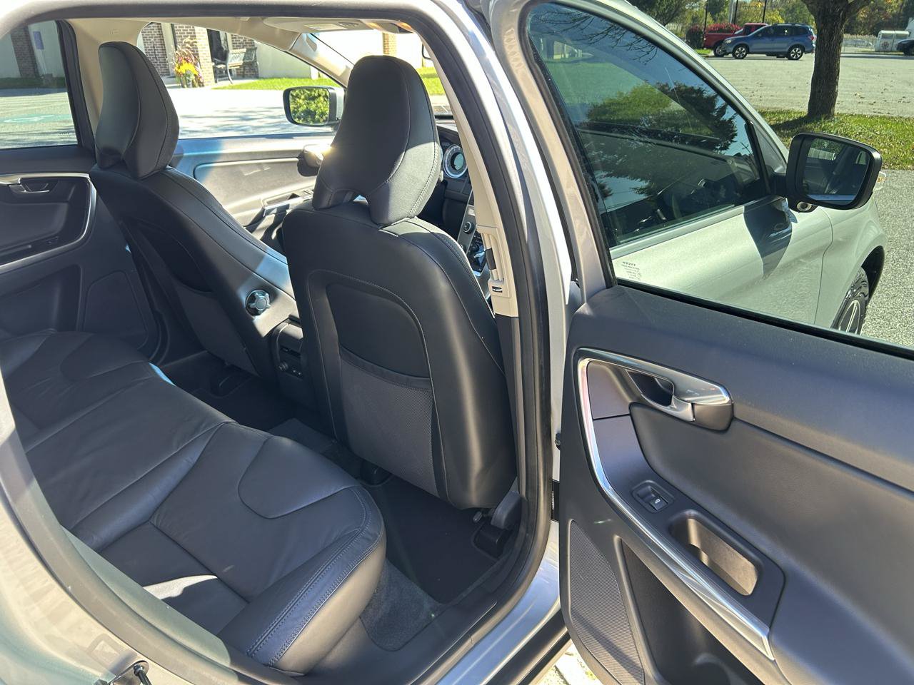 Used 2013 Volvo XC60 T6 AWD/4WD image 16