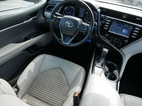 Used 2019 Toyota Camry SE FWD image 9