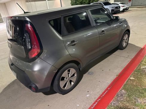 Used 2015 Kia Soul Base FWD image 4
