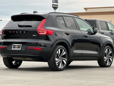 Used 2025 Volvo XC40 B5 Plus image 6