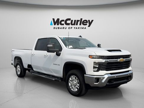 Used 2025 Chevrolet Silverado 3500 LT w/ Safety Package AWD/4WD image 8